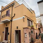 'zaleuco' Mit Terrasse By Interhome アパート ロクリ